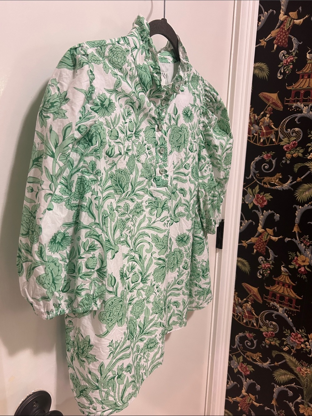 Tuckernuck x Hyacinth House Green Floral Puff-Sleeve Women’s Top - Picture 4 of 6